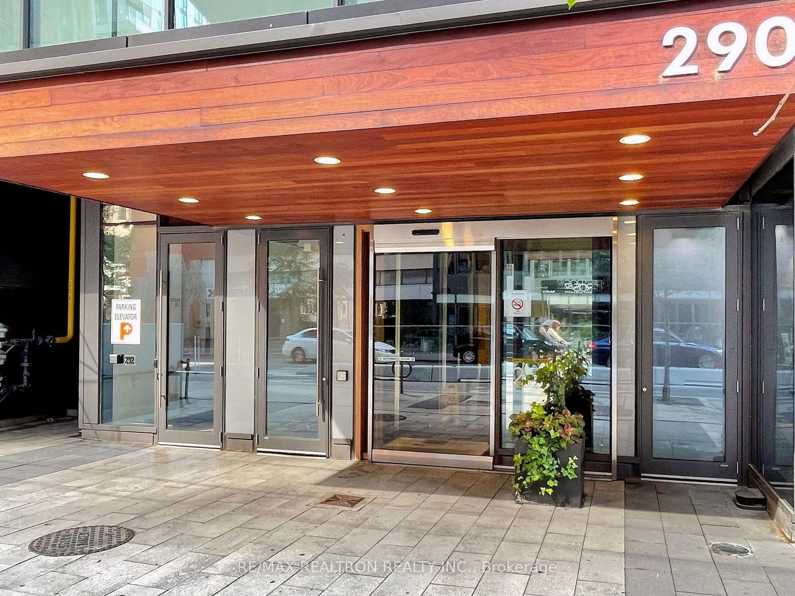 Condo for sale at 3704-290 Adelaide Street, Toronto, Waterfront Communities C1, M5V 1P6 - MLS: C12015225