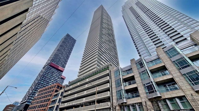 1711 - 2221 Yonge Street