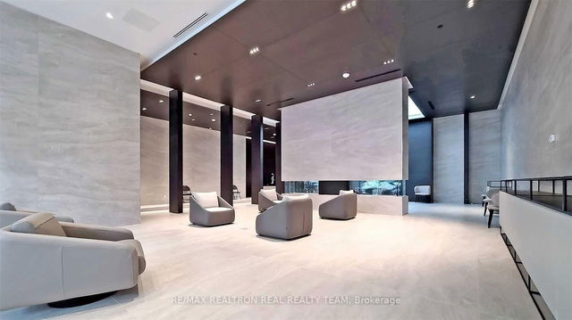 1711 - 2221 Yonge Street