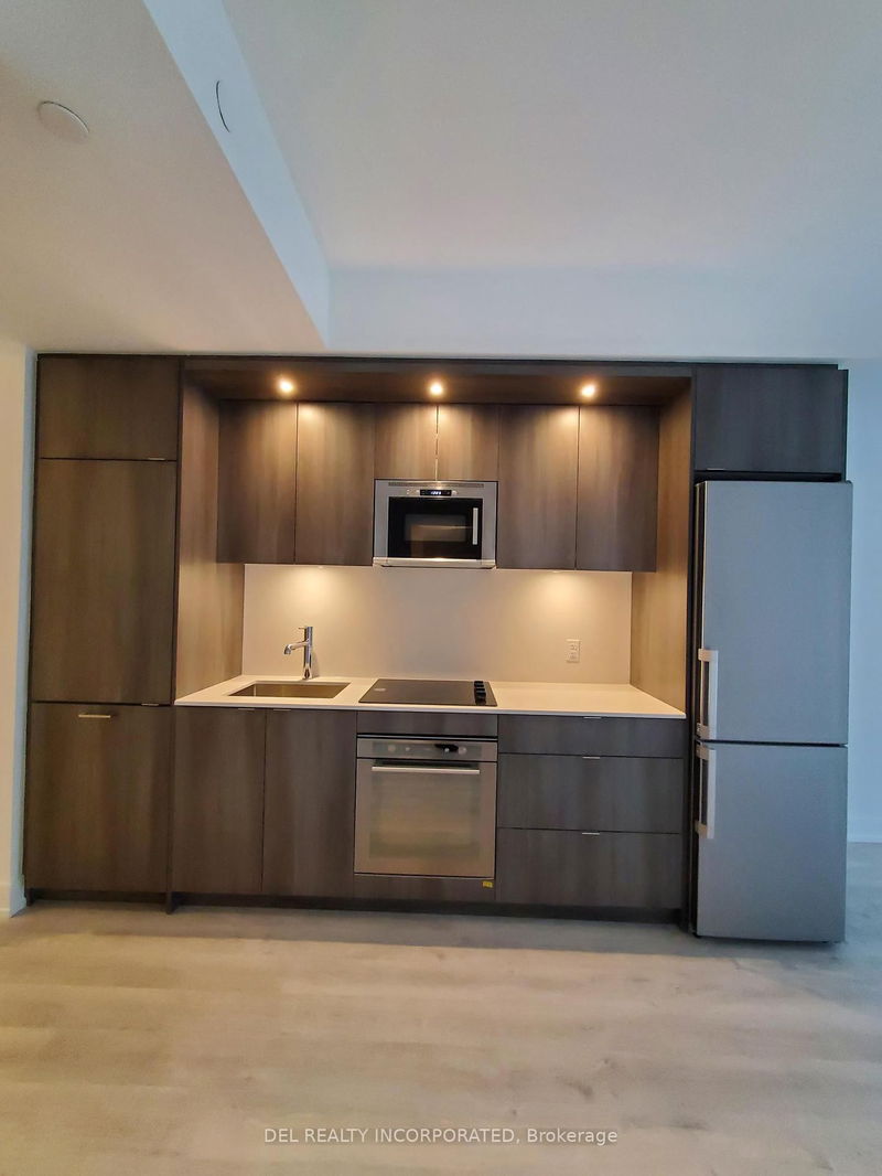 home for lease on 1802-30 Inn On The Park Drive