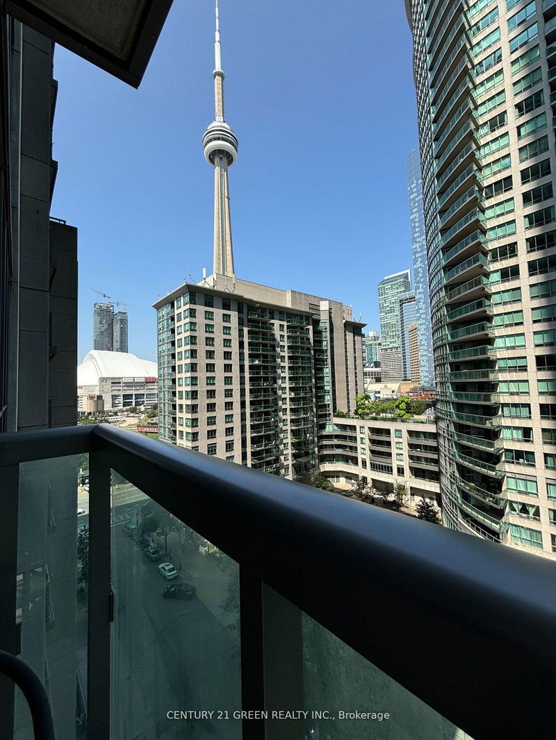 home for lease on 1106-19 Grand Trunk Crescent