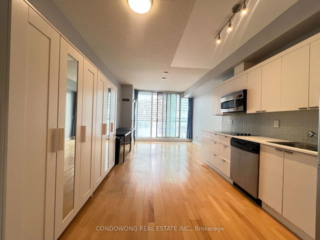 1228 - 111 Elizabeth Street