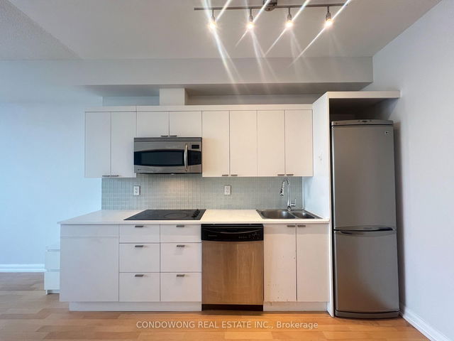 1228 - 111 Elizabeth Street