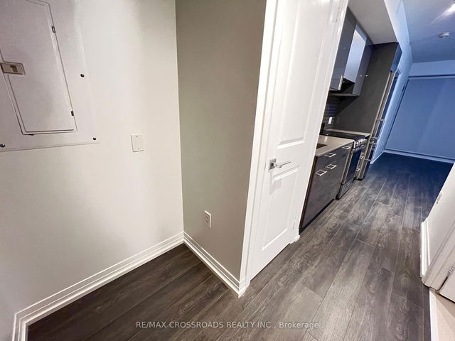 808 - 200 Dundas Street