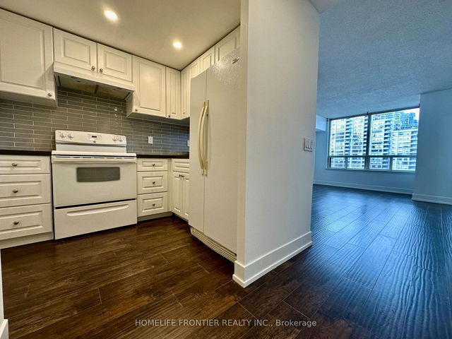 808 - 7 Bishop Avenue