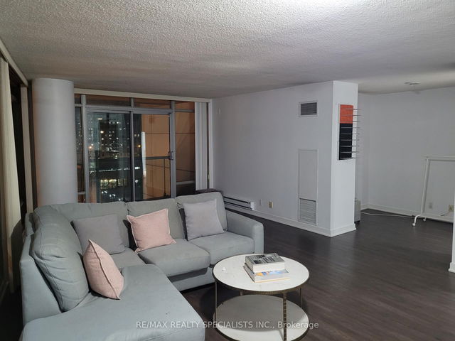903 - 81 Navy Wharf Court