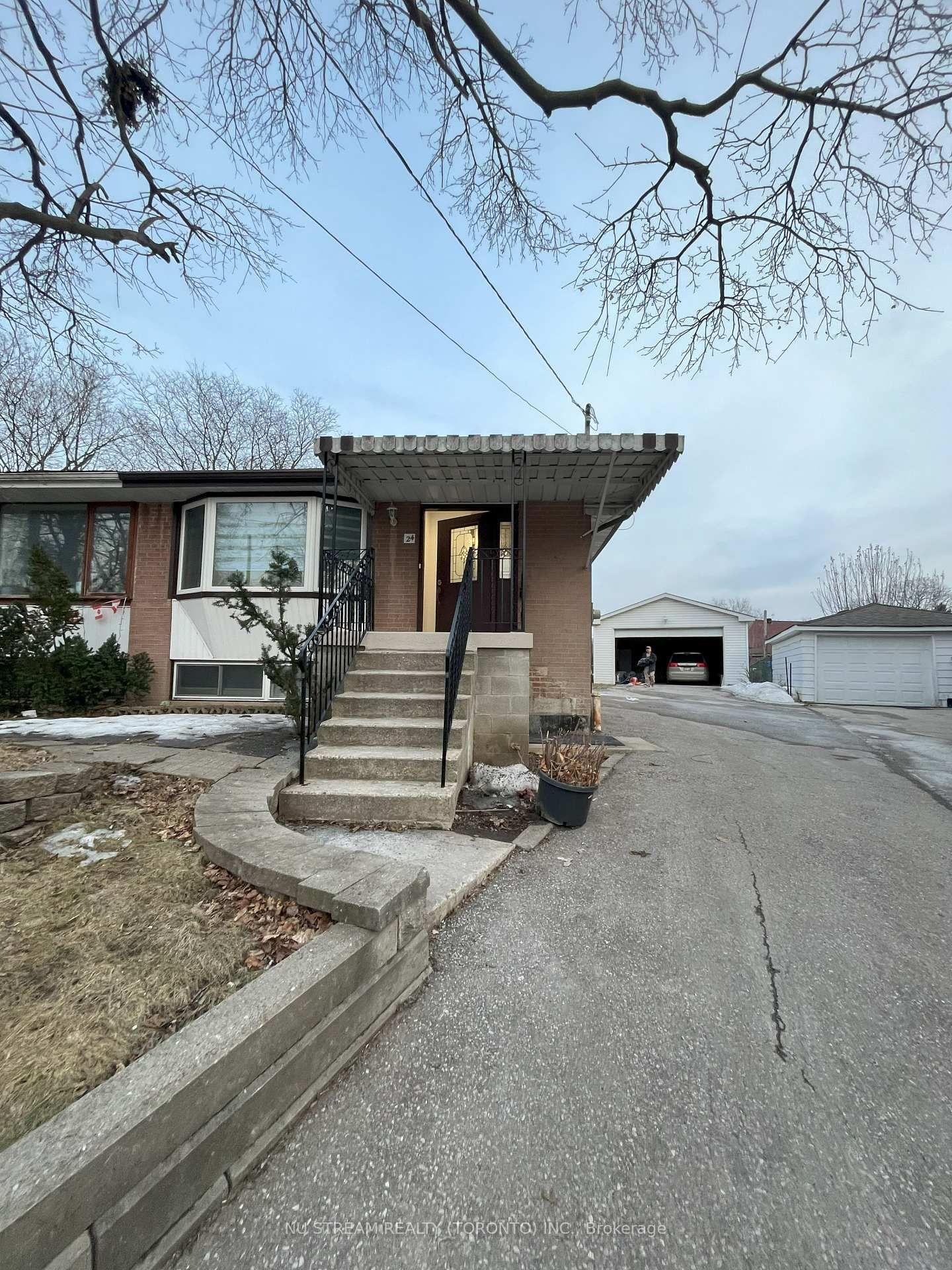 Semi-Detached House leased at Upper B-24 Dunboyne Court, Toronto, Westminster-Branson, M2R 2B7 - MLS: C12020899
