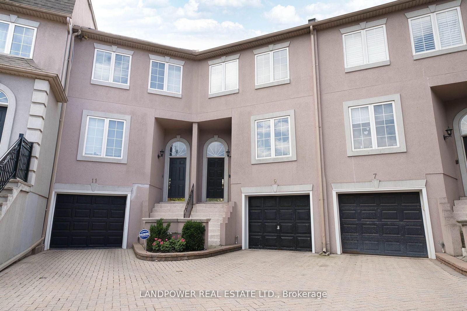 Townhouse sold at 9-3180 Bayview Avenue, Toronto, Willowdale East, M2N 6W2 - MLS: C12021188