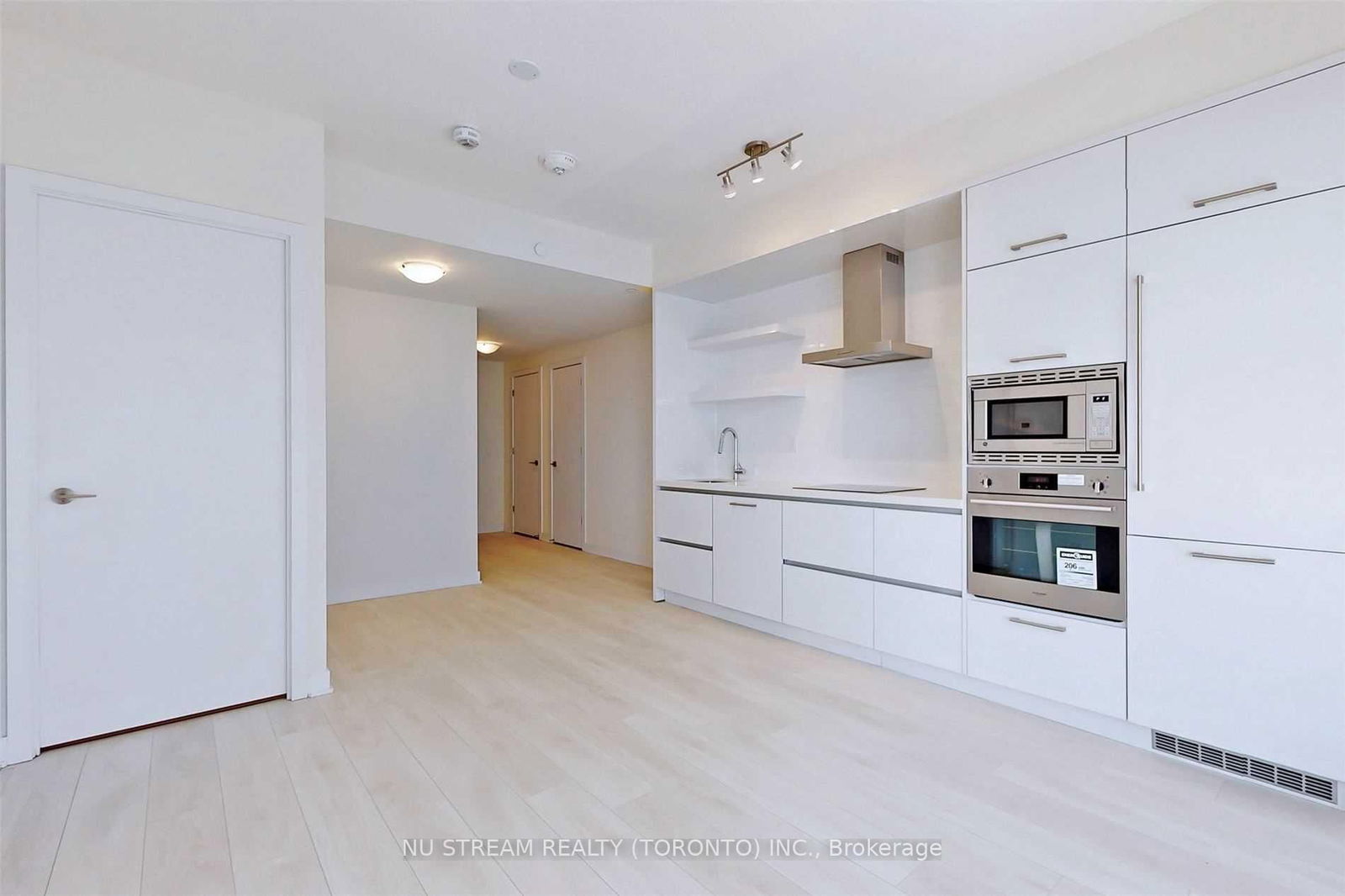 Condo for lease at 2405-2221 Yonge Street, Toronto, Mount Pleasant West, M4S 2B4 - MLS: C12021307
