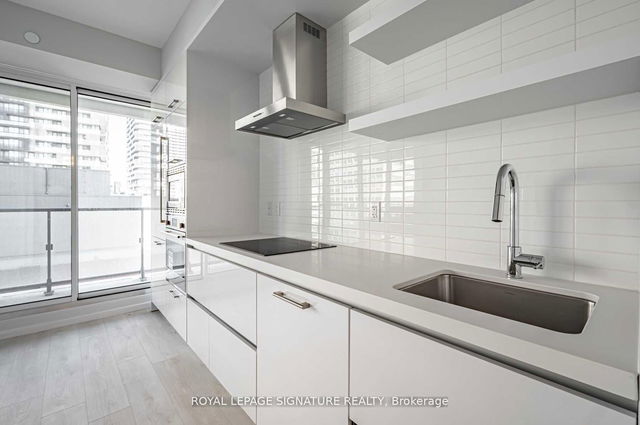 2901 - 2221 Yonge Street