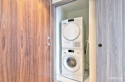 Unit 1106 — 95 Mcmahon Dr, Toronto - Bayview Village image-0-4