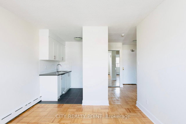 407 - 990 Avenue Road
