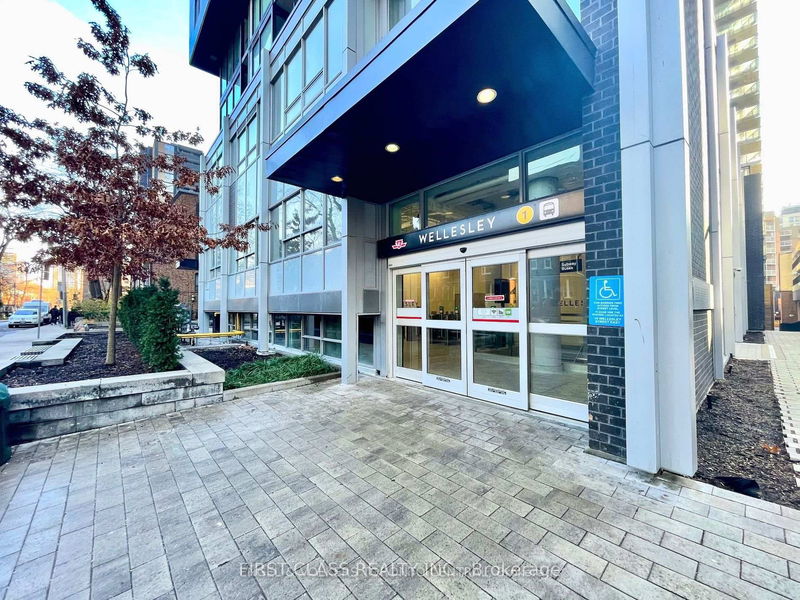 home for lease on 1605-17 Dundonald Street