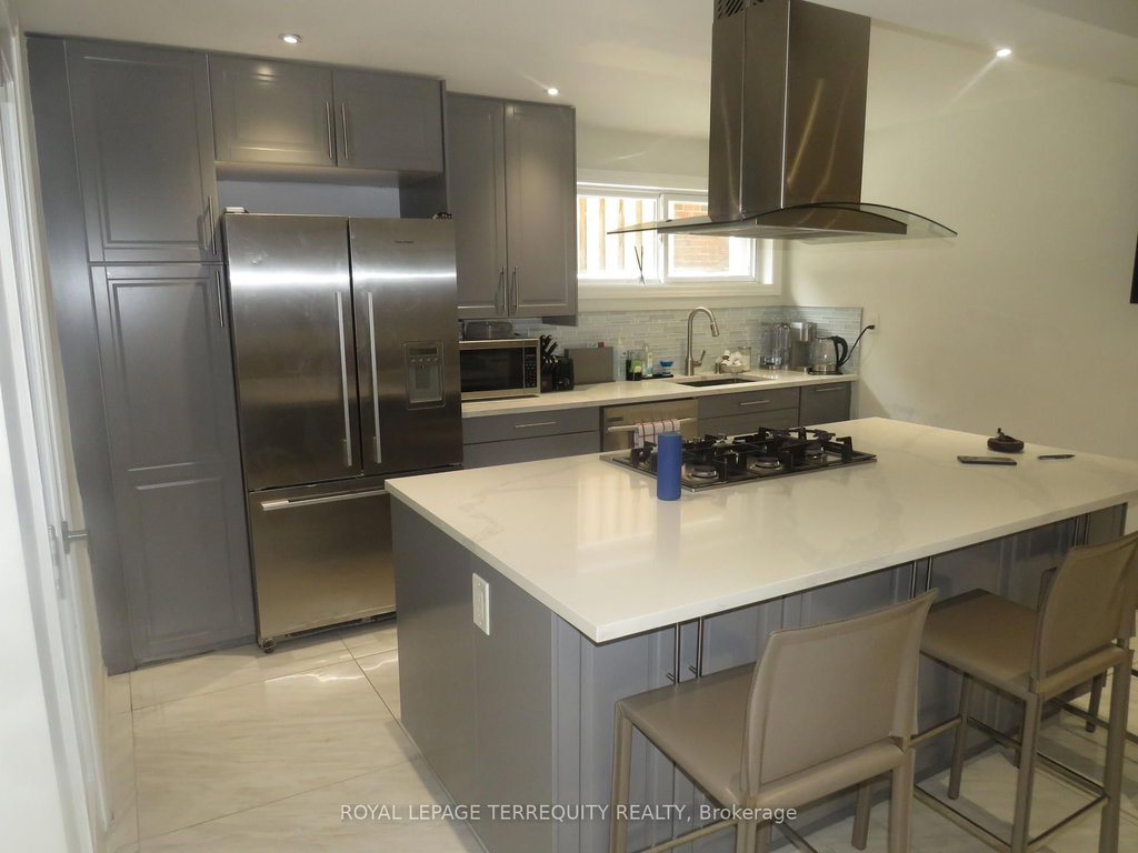 Lower - 151 Chaplin Crescent 5