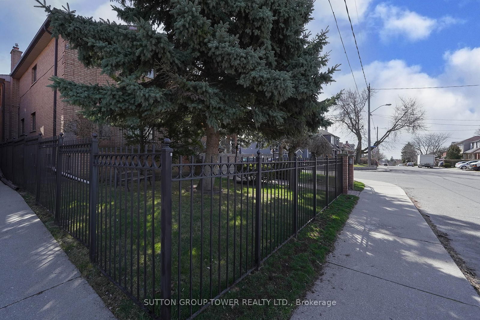 Detached House for sale at 531 Lauder Avenue, Toronto, Oakwood Village, M6E 3J5 - MLS: C12022765