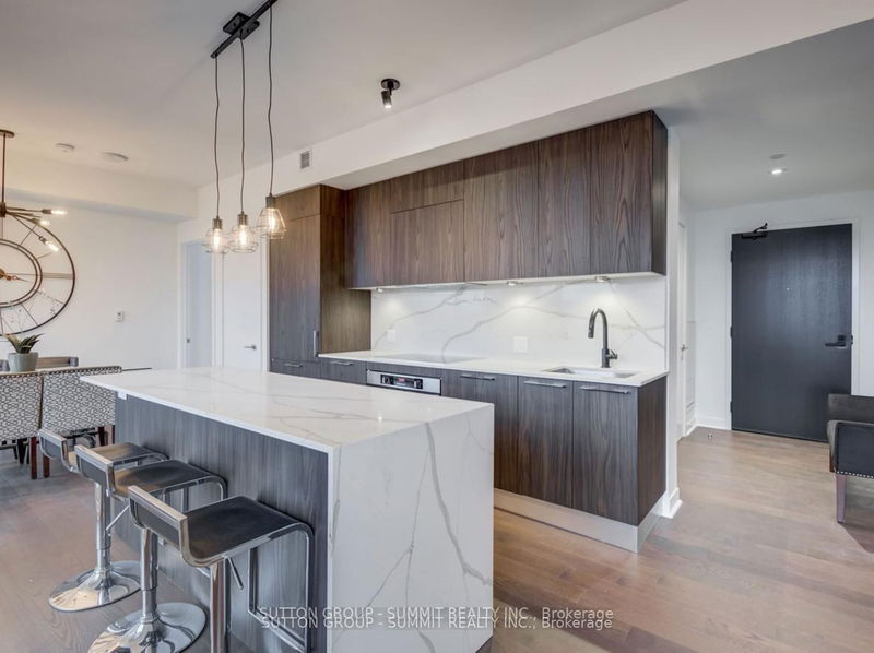 home for lease on 811-501 ADELAIDE Street W