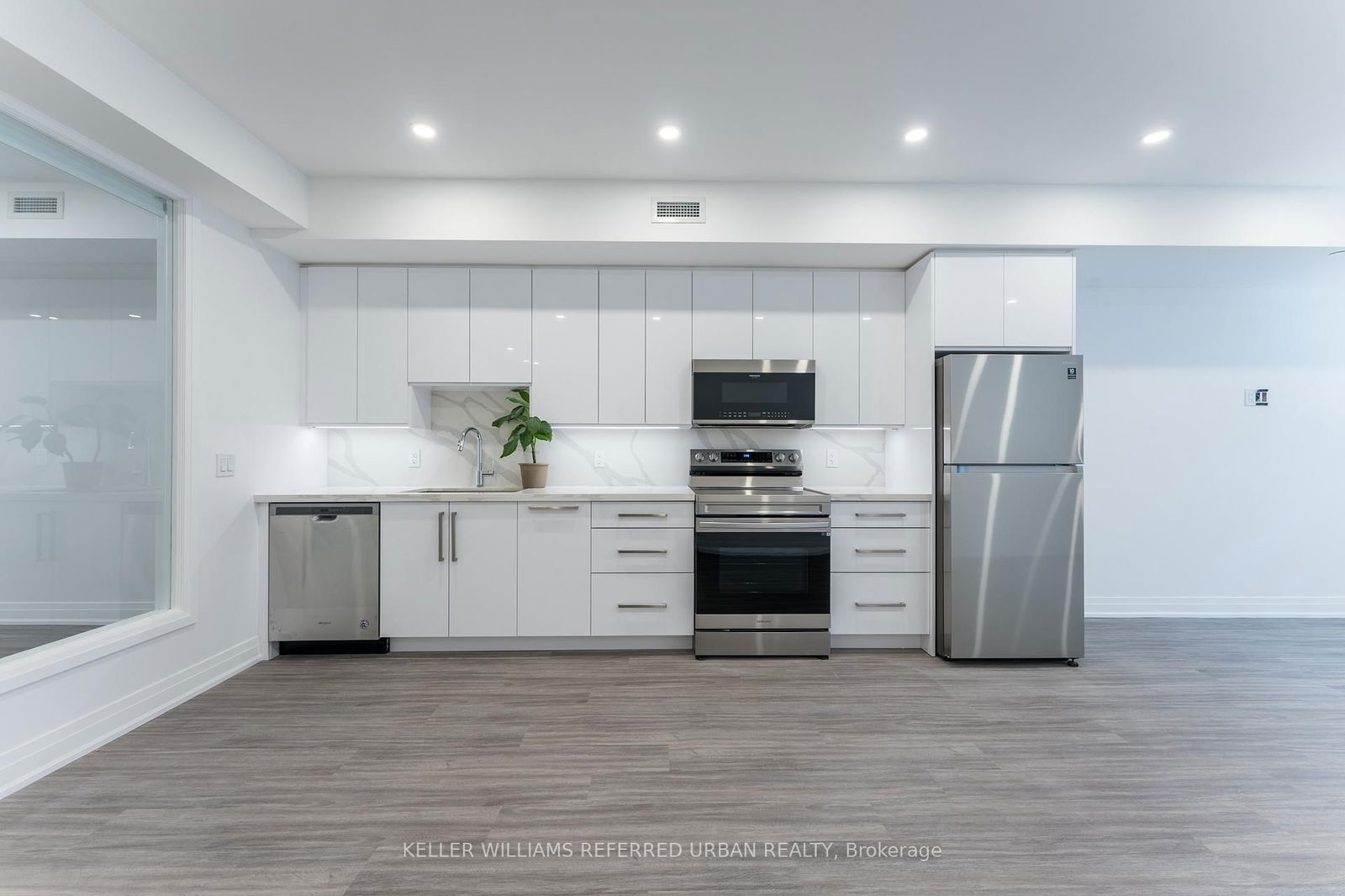 Semi-Detached House leased at 202-475 Queen Street, Toronto, Waterfront Communities C1, M5V 2A9 - MLS: C12024641
