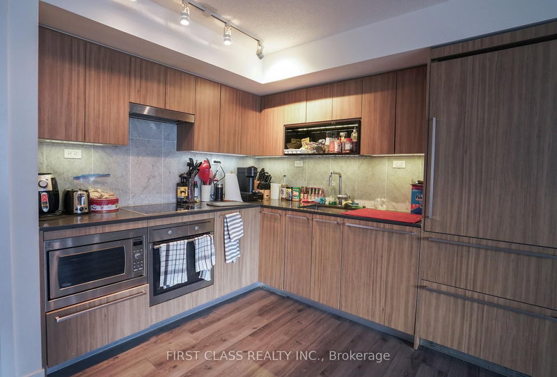 612 - 70 Queens Wharf Rd, Toronto, M5V 0J2 | Image 3