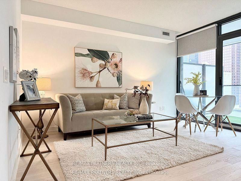home for sale on 1606-25 Richmond Street E