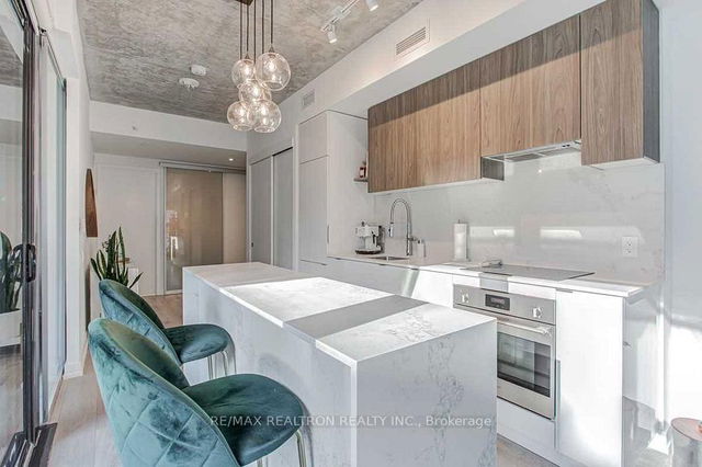 510 - 161 Roehampton Avenue