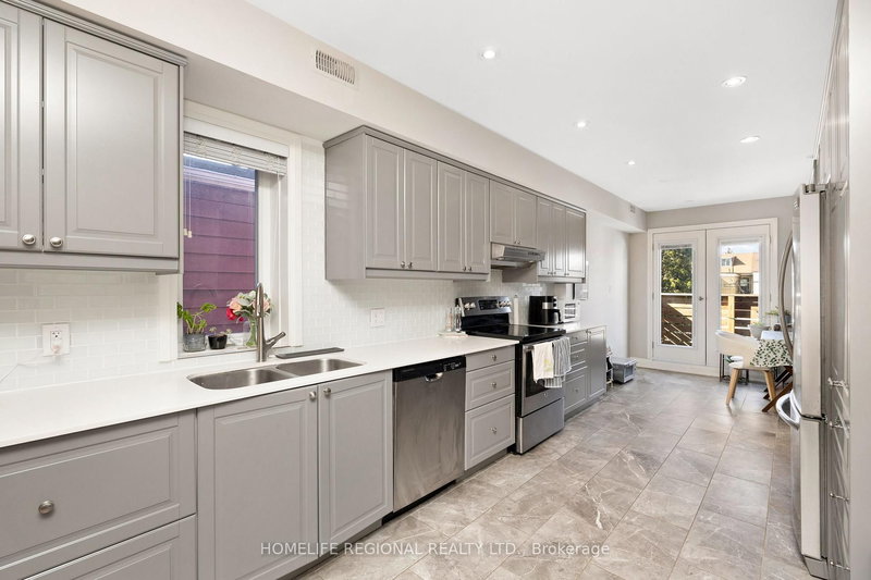 204 Roxton Rd, Toronto, M6J 2Y5 | Image 3