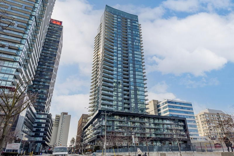 home for lease on 413-30 Roehampton Avenue