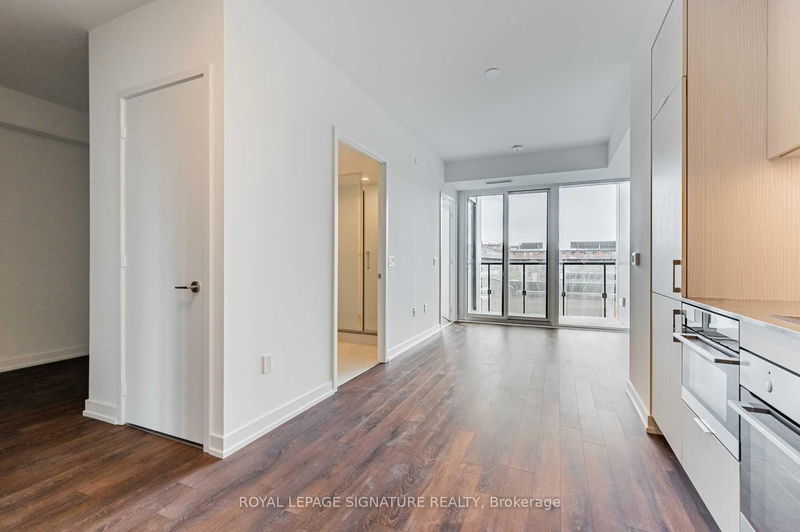 home for lease on 422-158 Front Street E