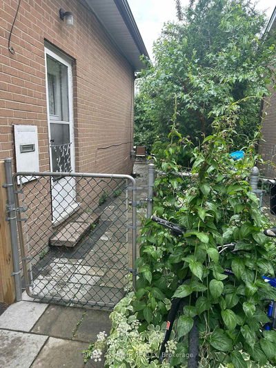 Unit Lower Level Apartment — 57 Combermere Dr, Toronto - Parkwoods-Donalda image-0-2