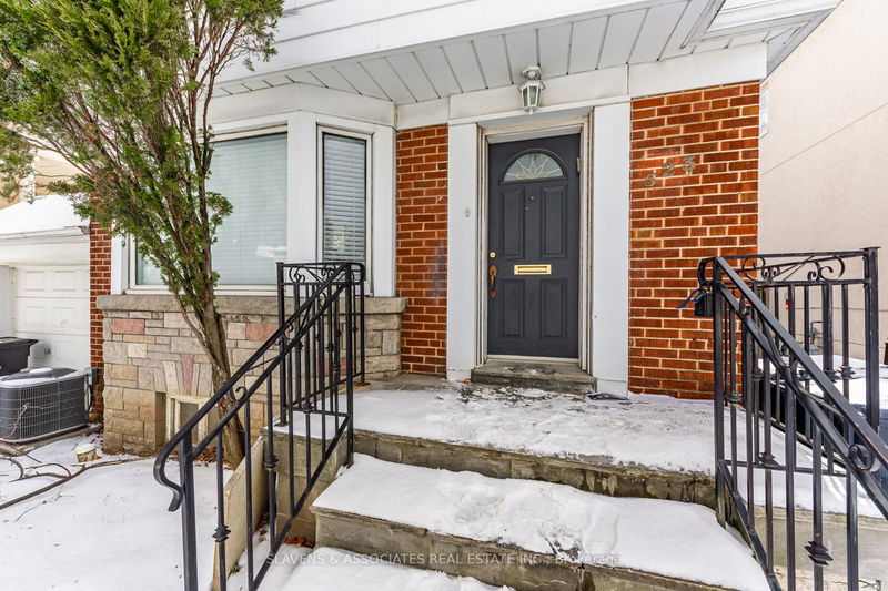 home for sale on 523 Glengarry Avenue
