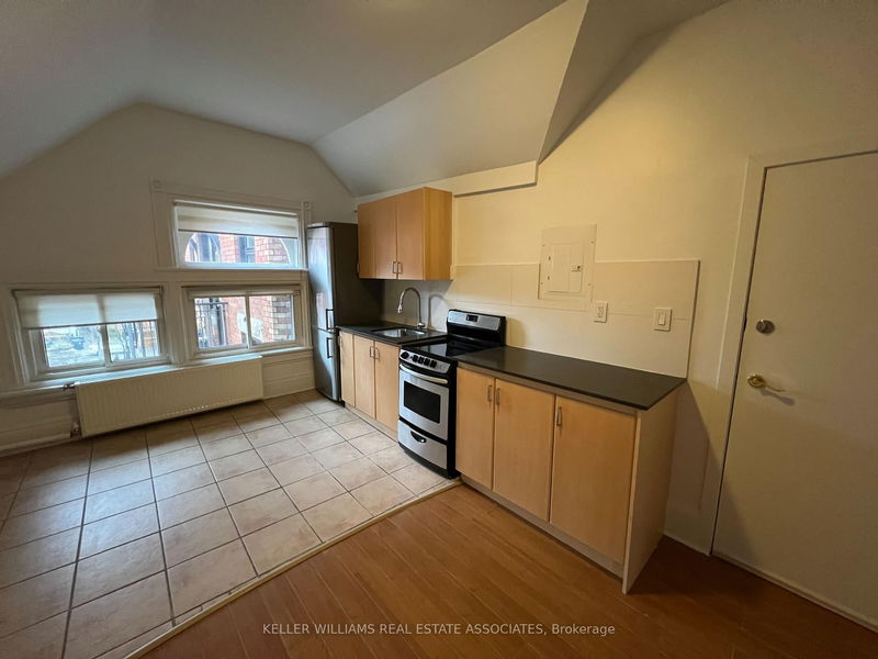 home for lease on 415-160 Huron Street