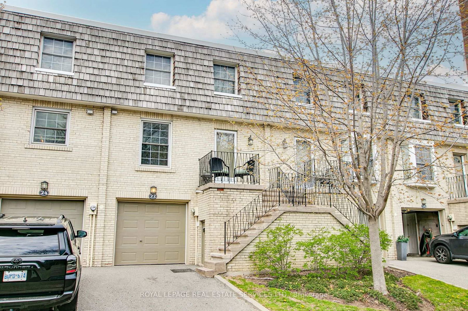 Townhouse for sale at 22 Stonedale Plwy, Toronto, Banbury-Don Mills, M3B 1W3 - MLS: C12028814