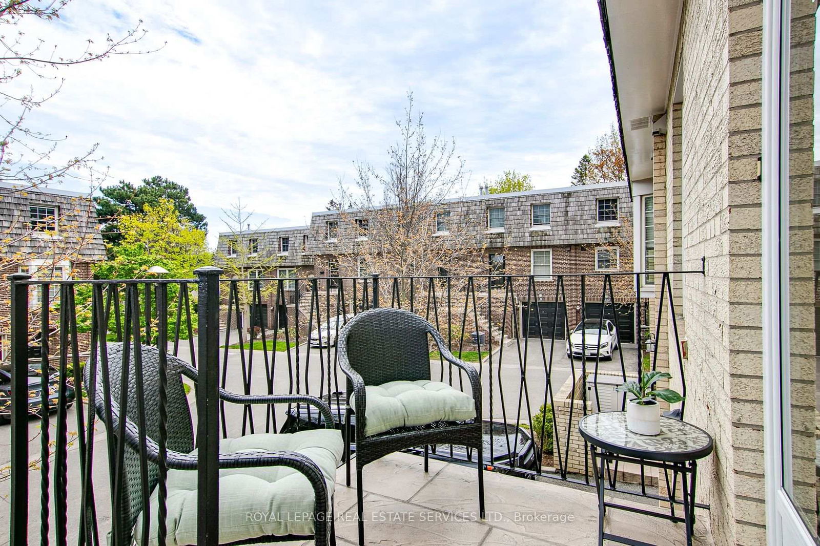 Townhouse for sale at 22 Stonedale Plwy, Toronto, Banbury-Don Mills, M3B 1W3 - MLS: C12028814