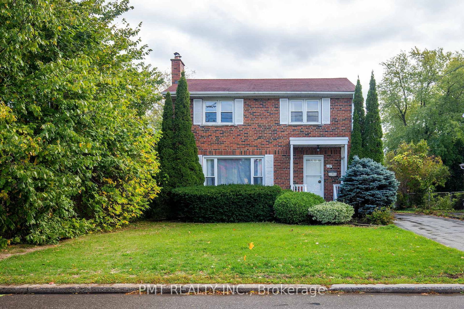 Detached House for lease at 137 Yorkview Drive, Toronto, Willowdale West, M2R 1K2 - MLS: C12029346