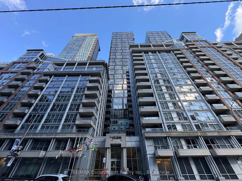 home for lease on 405-270 Wellington Street W