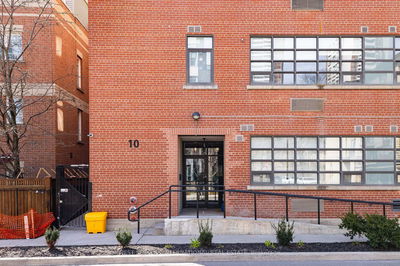 Unit 302 — 10 Wellesley Pl, Toronto - North St. James Town image-0-3