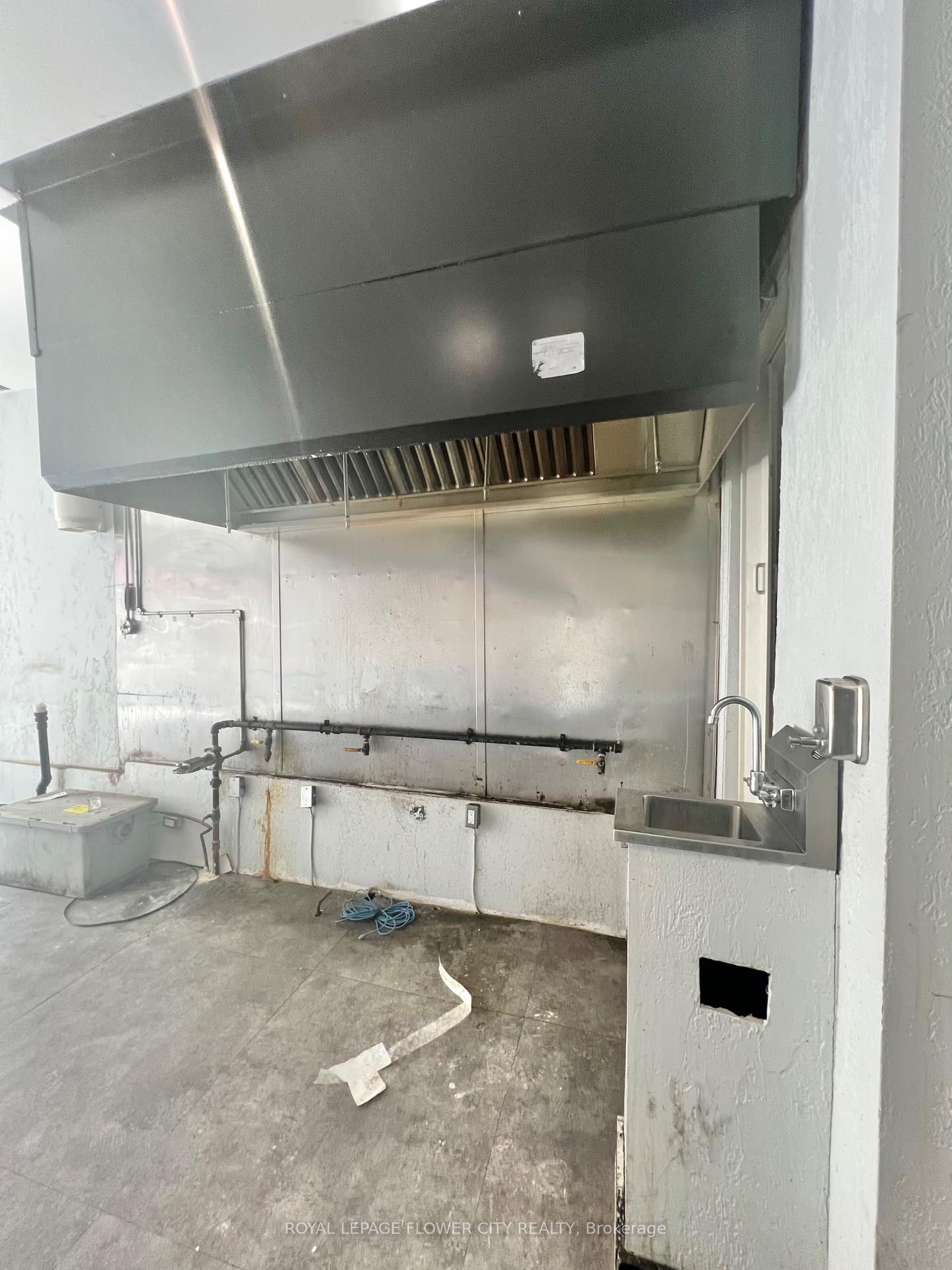 Commercial/Retail for lease at Main Floor-180 Baldwin Street, Toronto, Kensington-Chinatown, M5T 1L8 - MLS: C12031952