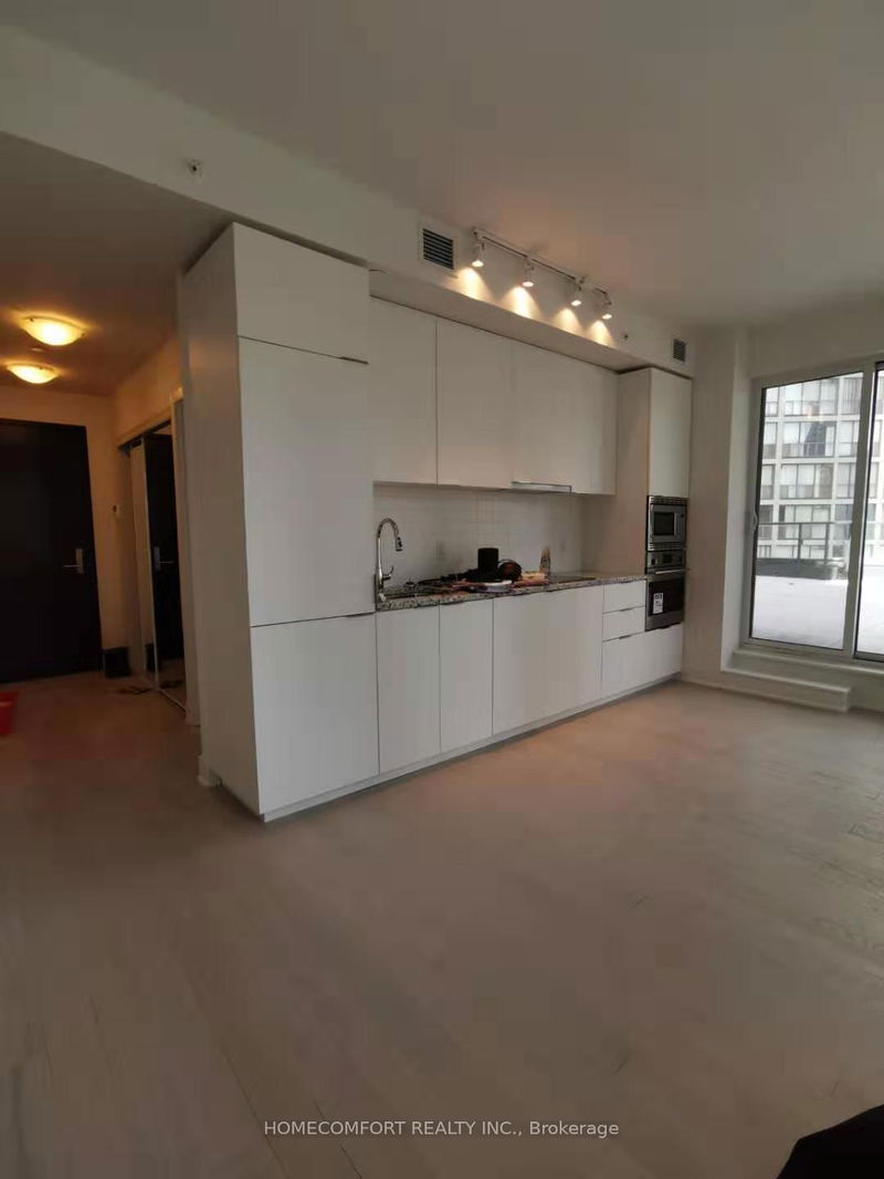 home for lease on 707-955 Bay Street