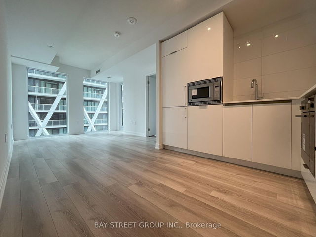 2005 - 238 Simcoe Street