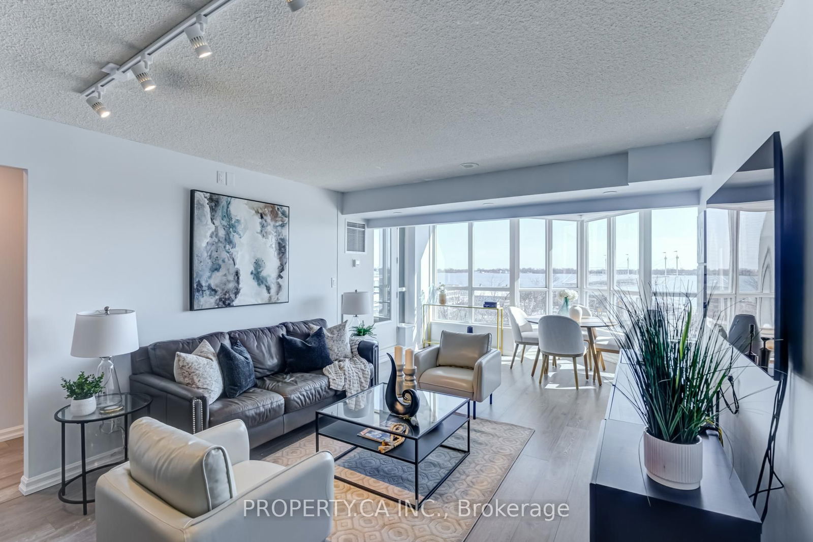 Condo for sale at 625-230 Queens Quay, Toronto, Waterfront Communities C1, M5J 2Y7 - MLS: C12033720