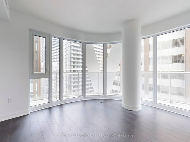 2212 - 230 Simcoe Street