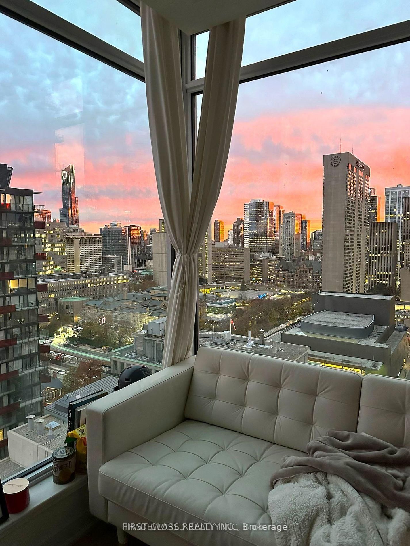 Condo leased at 2402-199 Richmond Street, Toronto, Waterfront Communities C1, M5V 0H4 - MLS: C12035482