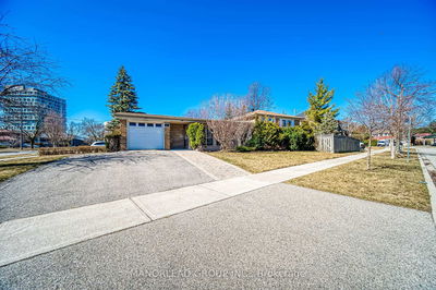 28 Kingslake Rd, Toronto - Don Valley Village image-0-3