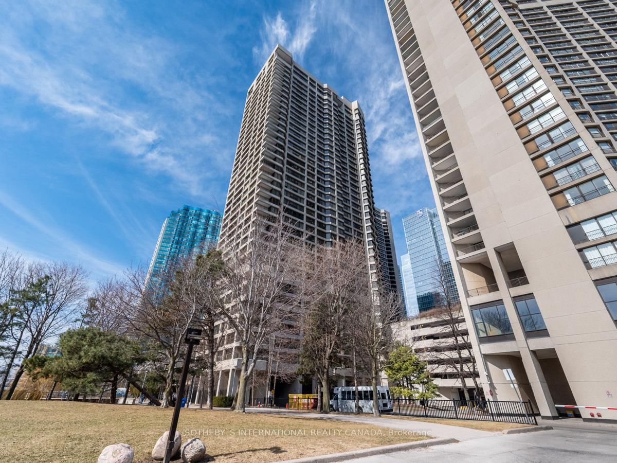 Condo for sale at 2204-65 Harbour Square, Toronto, Waterfront Communities C1, M5J 2L4 - MLS: C12036217