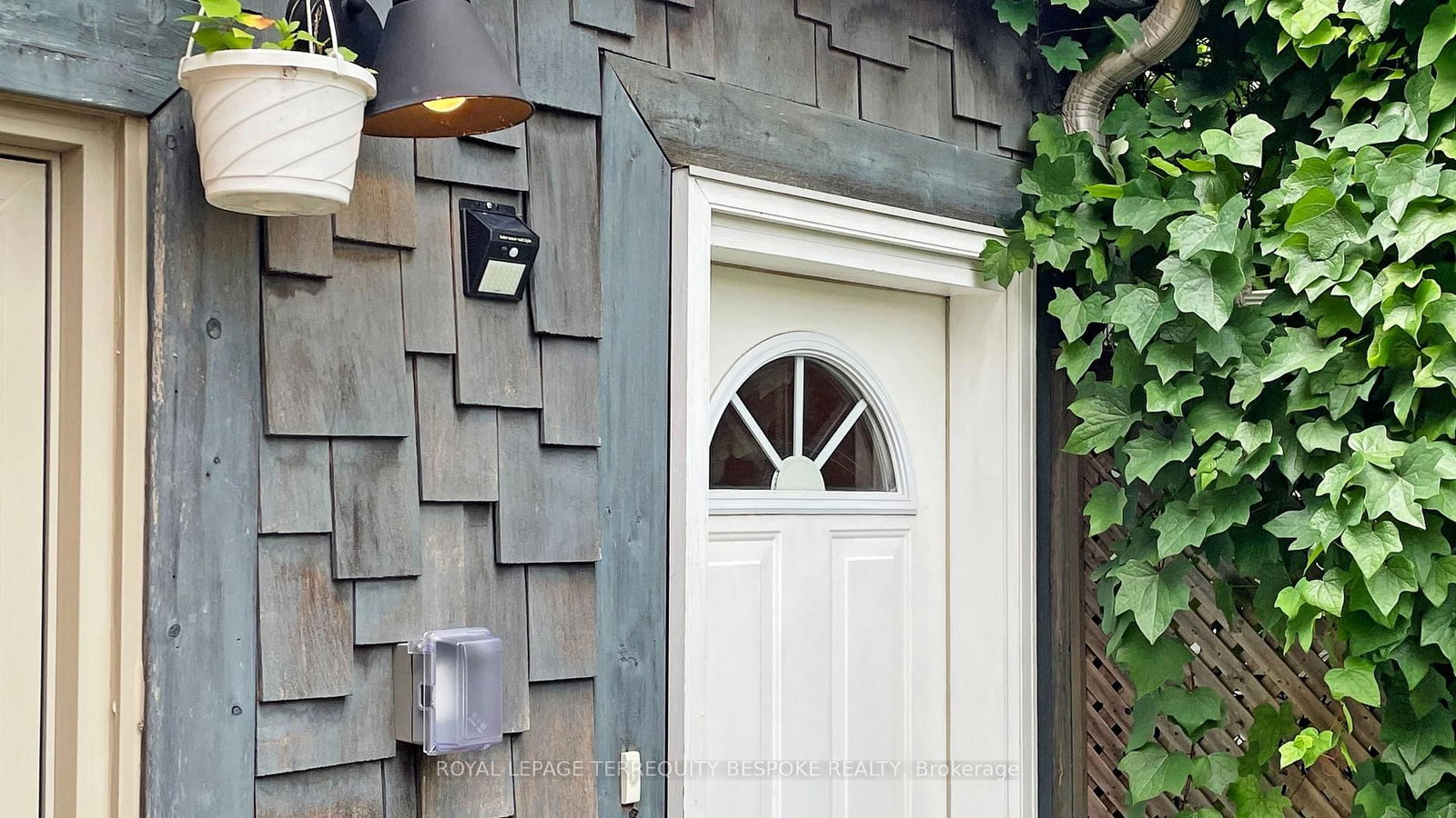 Semi-Detached House leased at bsmt-363 Euclid Avenue, Toronto, Trinity-Bellwoods, M6J 2K1 - MLS: C12036620