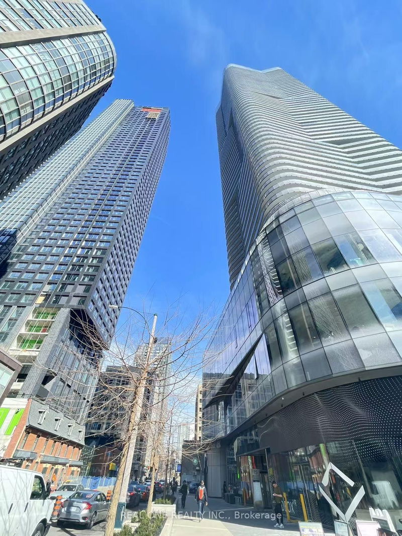 home for lease on 1008-8 Wellesley Street W