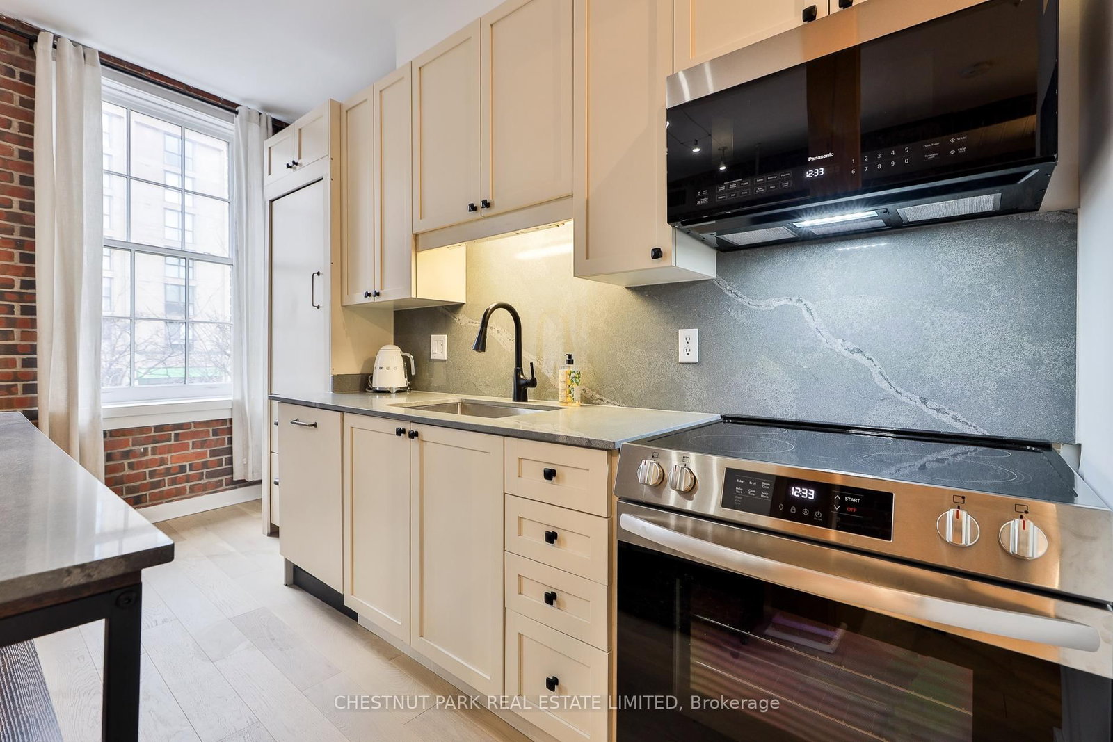 Listing Image 7