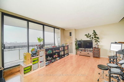 Unit 1708 — 177 Linus Rd, Toronto - Don Valley Village image-0-1