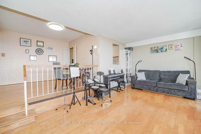 Unit 1708 — 177 Linus Rd, Toronto - Don Valley Village image-0-3