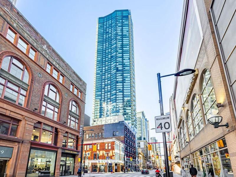home for lease on 4211-197 Yonge Street