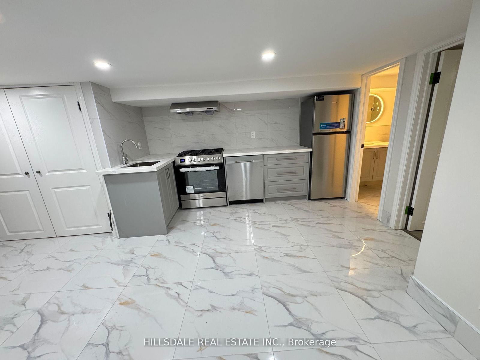 Townhouse leased at Lower Unit-687 Markham Street, Toronto, Annex, M6G 2M2 - MLS: C12044137